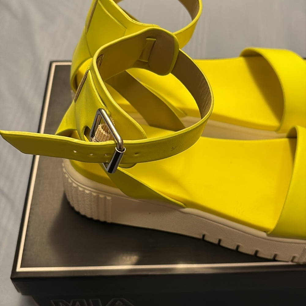Mia Platform Sandals - Picture 4 of 9